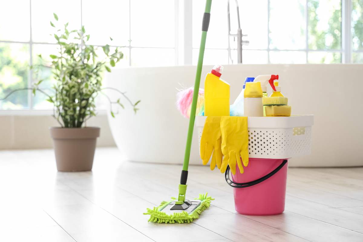 lavare pavimenti acqua calda fredda